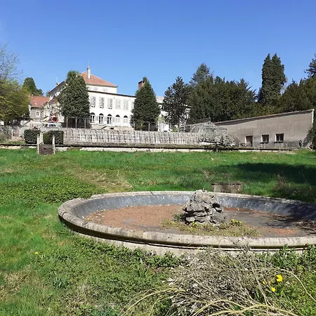 Chateau De Homestay *