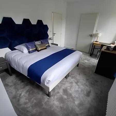 Homestay Chateau De *